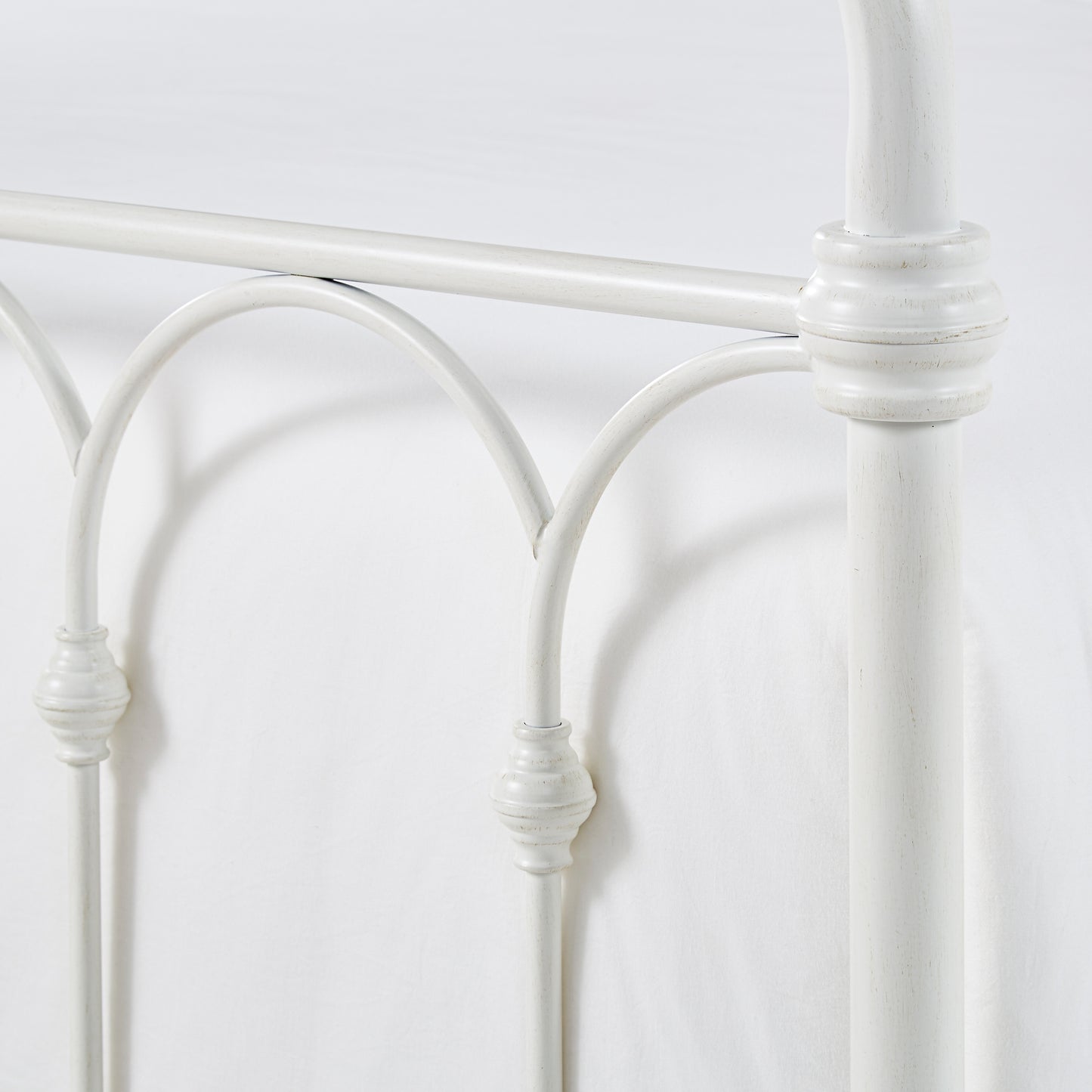 Casted Knot Metal Bed - Antique White, King (King Size)