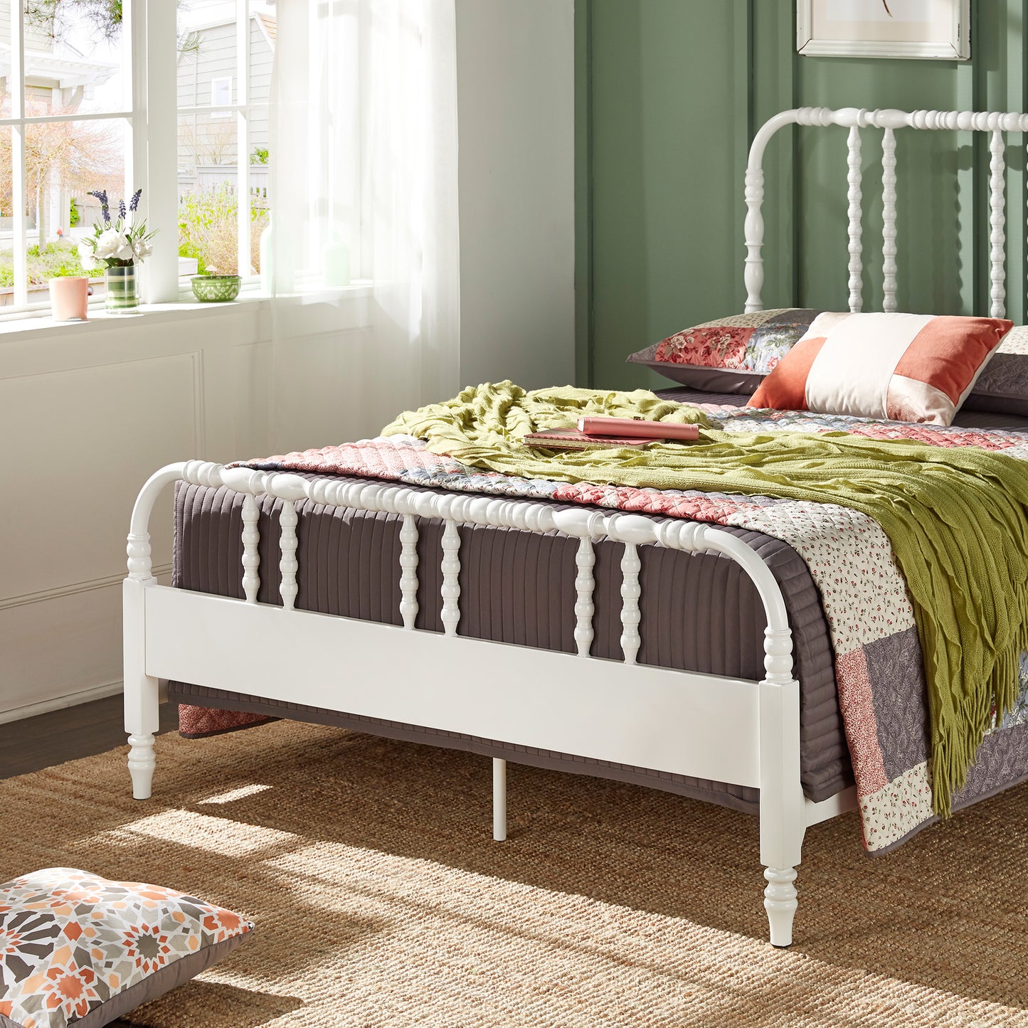 Metal Spool Bed - White, Queen (Queen Size)